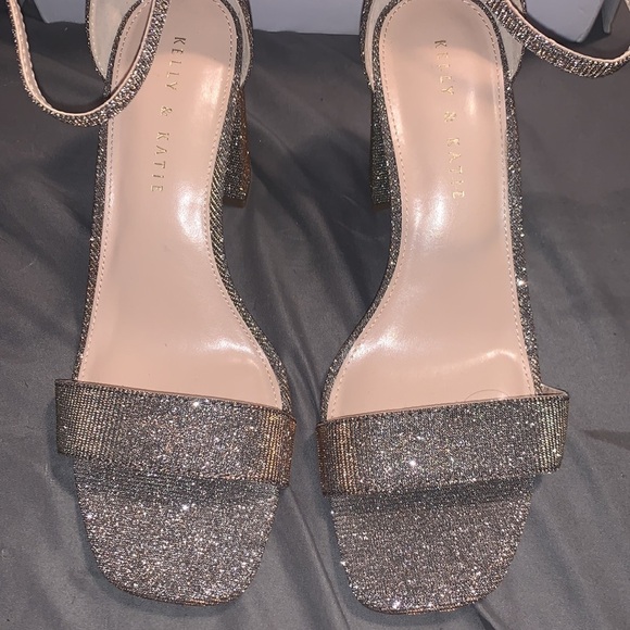 Kelly and Katie open toe heel. Size 9 - Picture 2 of 9